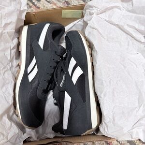 Reebok Classic AZ Running Black/White/Chalk sneakers Women’s size 8